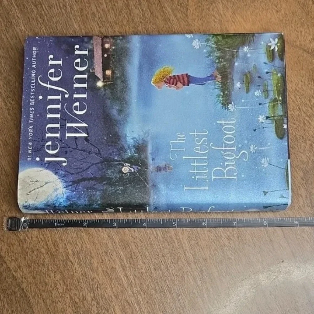 The Littlest Bigfoot by Jennifer Weiner‎ - Hardcover